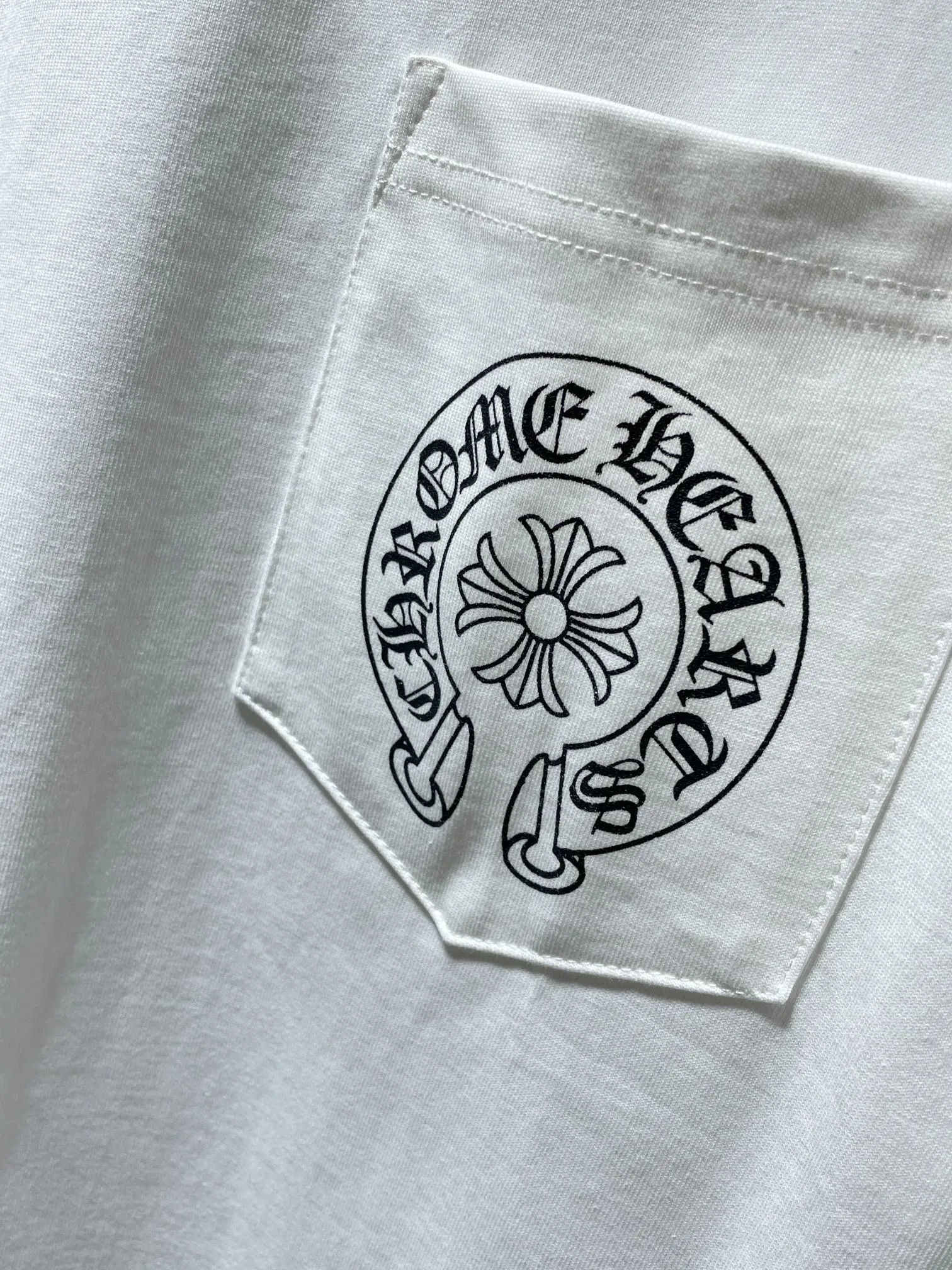 P140 New in summer Chrome Hearts 25ss 260g~270g High-weight, environmentally friendly and high-quality top-quality fabric Classic large horseshoe cross pattern Sanskrit short sleeves Imported glue printing and dyeing Counter synchronization 1:1 replica version Recommended color: black white Size: S, M, L, XL